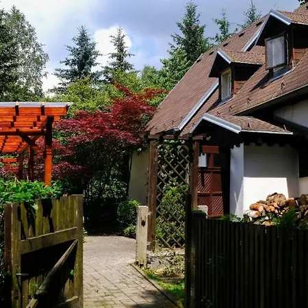 V Ráji. *